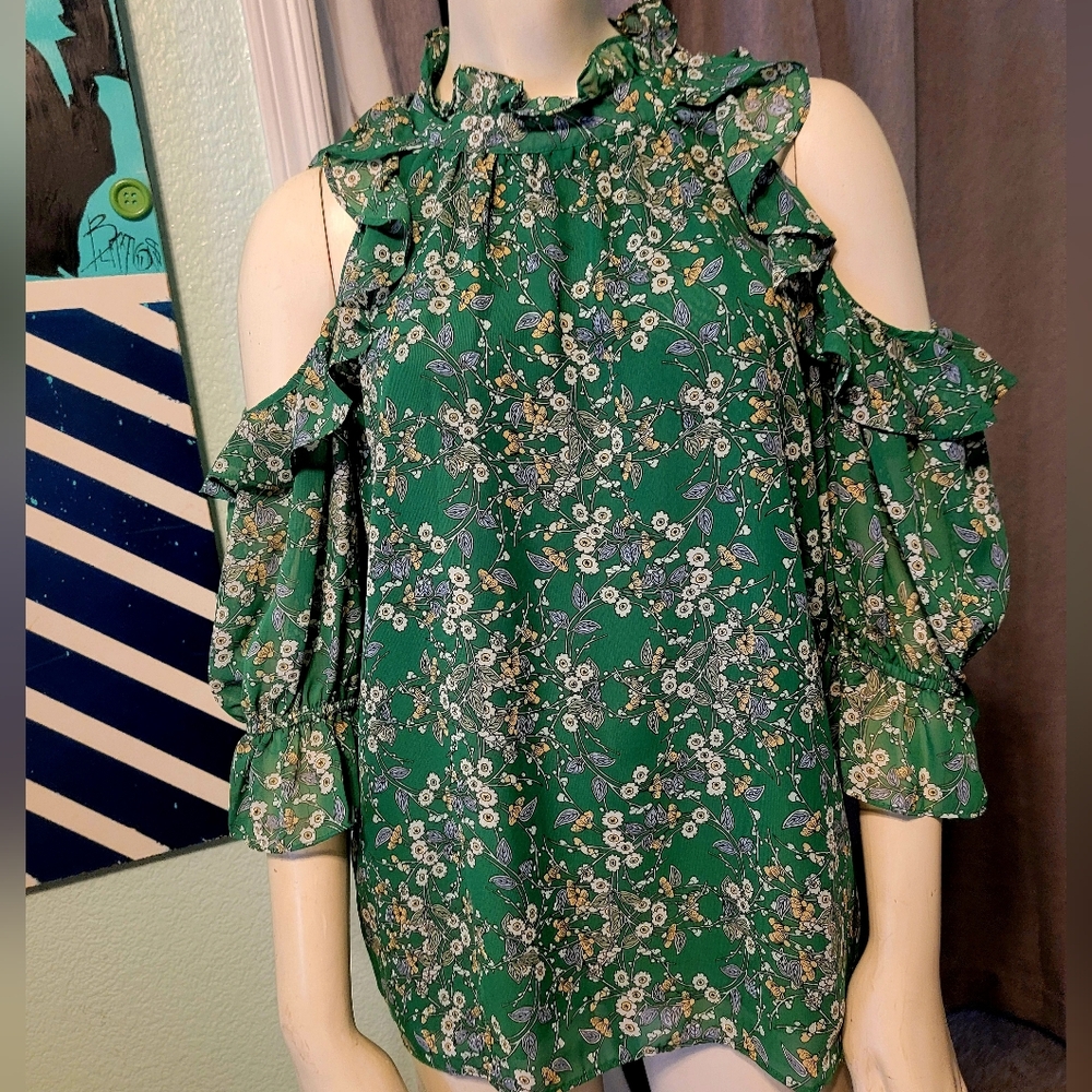 Whimsy Celestial cold shoulder ruffle neck Max Studio green floral Size‎ M